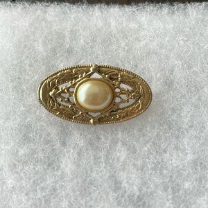 Vintage gold plated pearl brooch